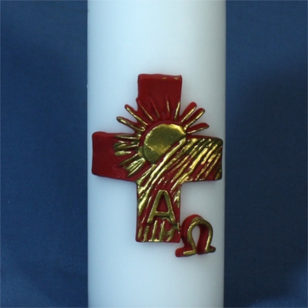 Kirchliche Osterkerze Nr.110 - Dunkelrotes Kreuz mit goldenen Details und Alpha/ Omega